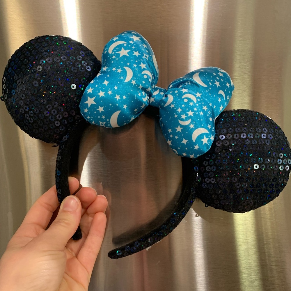 Authentic Disney parks Minnie Mouse headband